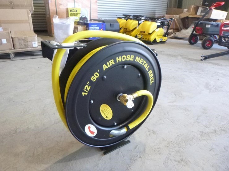 50'x1/2"-retractable-air-hose-reel-image-2