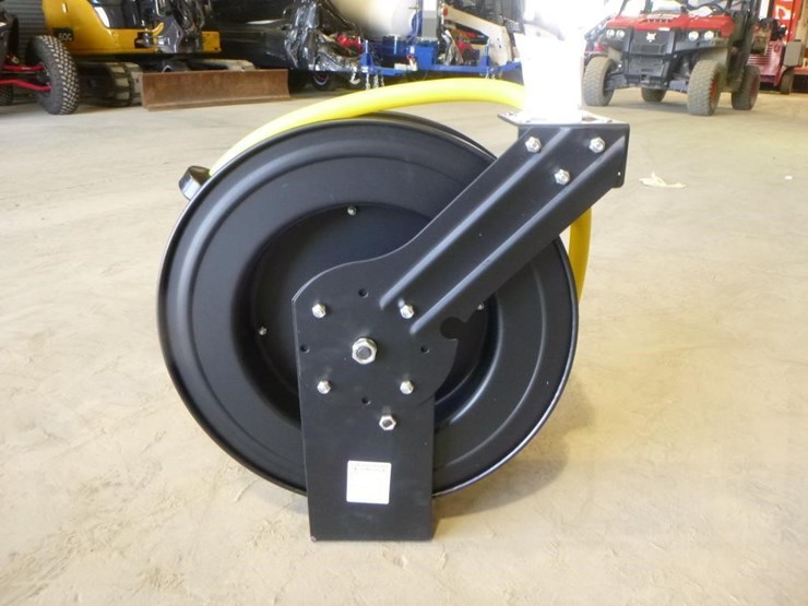 50'x1/2"-retractable-air-hose-reel-image-3