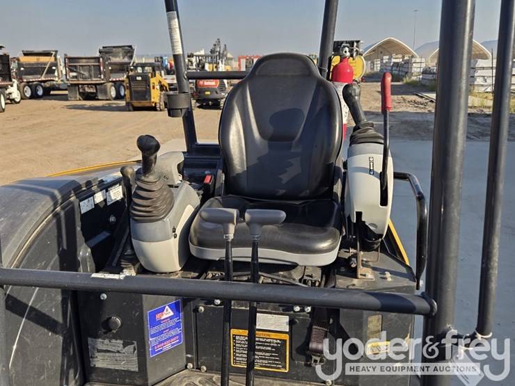 2022-deere-26g-image-53