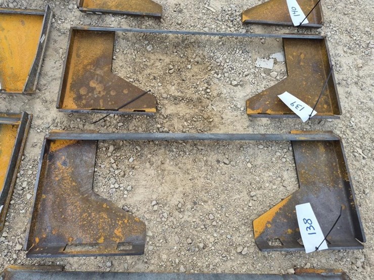skid-steer-mounting-plate-image-1