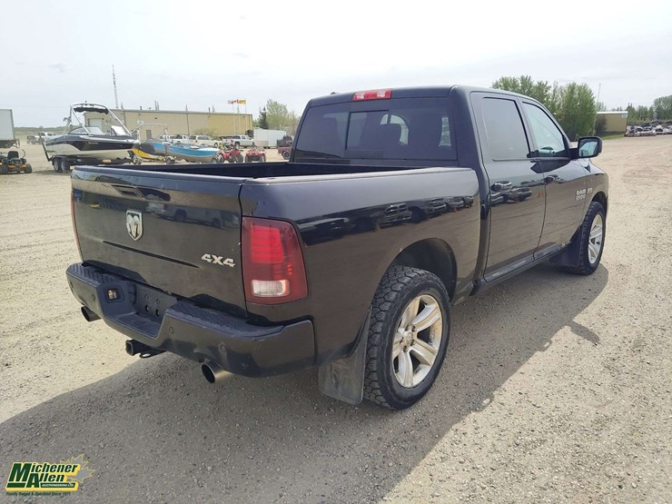 2013-ram-1500-sport-4x4-crew-cab-sb-image-4