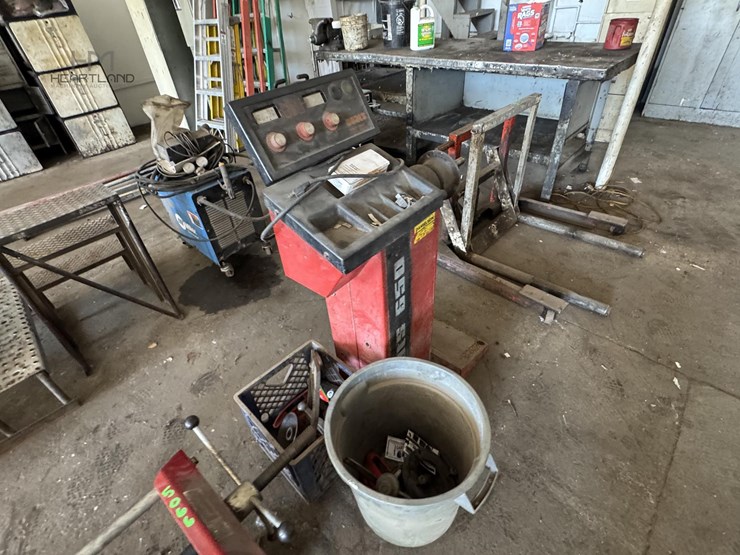 coats-650-direct-drive-wheel-balancer-coats-650-direct-drive-wheel-balancer-image-2
