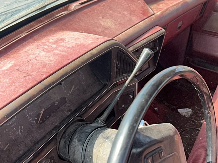 1987-ford-xlt-half-ton-lariat-four-wheel-drive-pick-up,-six-cylinder-gas,-lockouts,-believed-to-run,-didn’t-try-starting-it-image-25