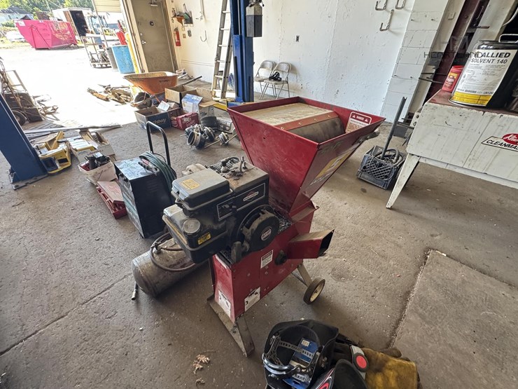 lazy-boy-5-wood-chipper/shredder-briggs-&-stratton-lazy-boy-5-wood-chipper/shredder-briggs-&-stratton-image-1