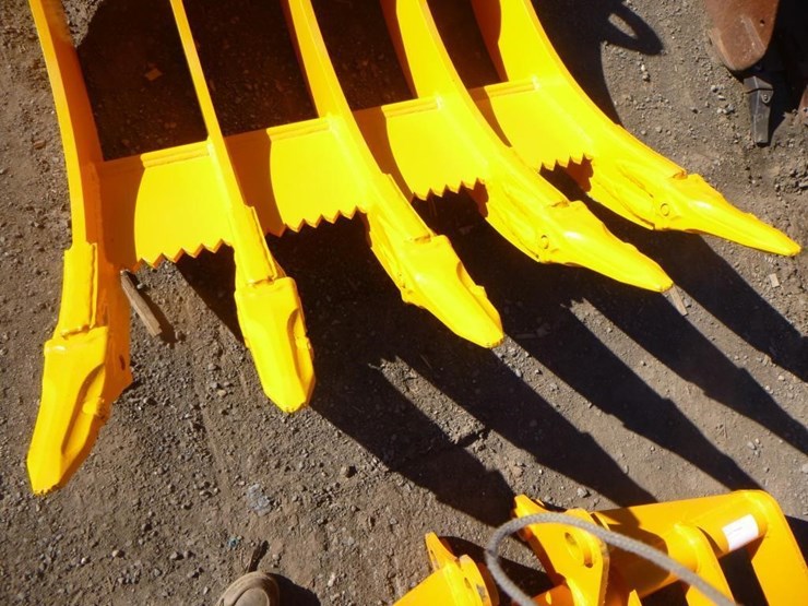 caterpillar-320-image-6