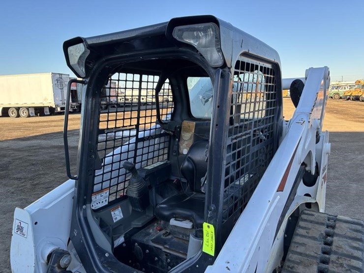 2022-bobcat-t740-image-19