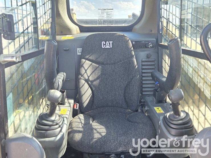 2016-caterpillar-232d-image-33