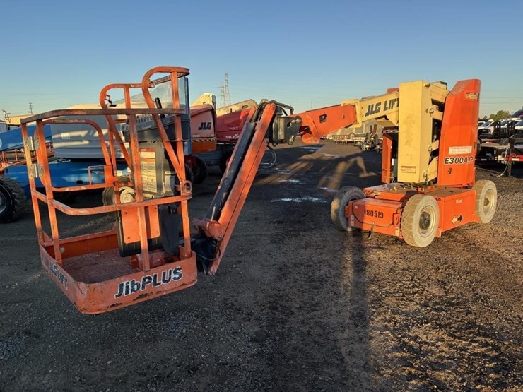 2016-jlg-e300ajp-image-1