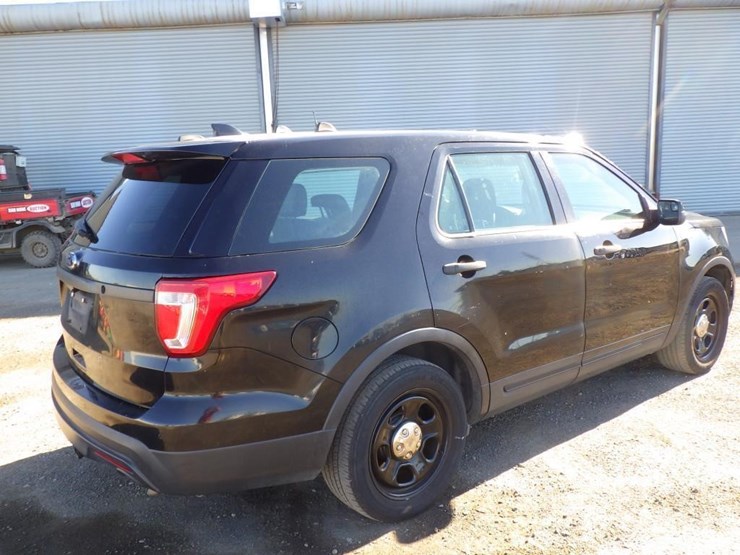 2017-ford-explorer-image-3