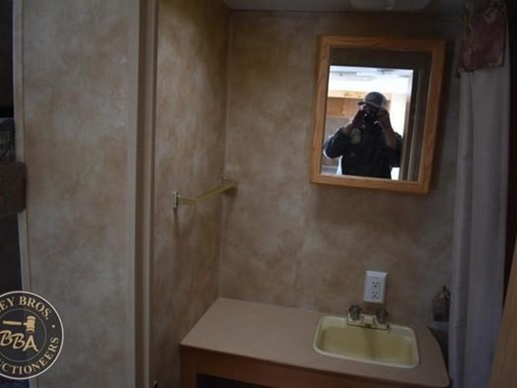 2004-keystone-rv-co-hornet-sport-27bs-38101-image-42