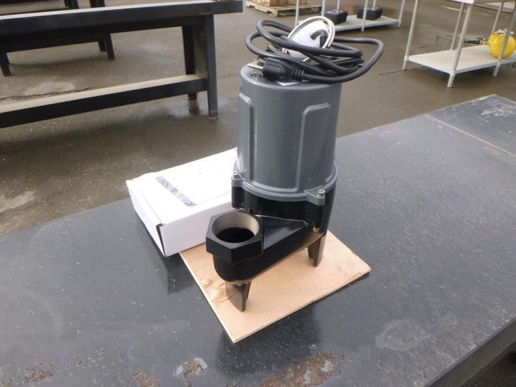 3/4hp-cast-iron-submersible-pump-image-2
