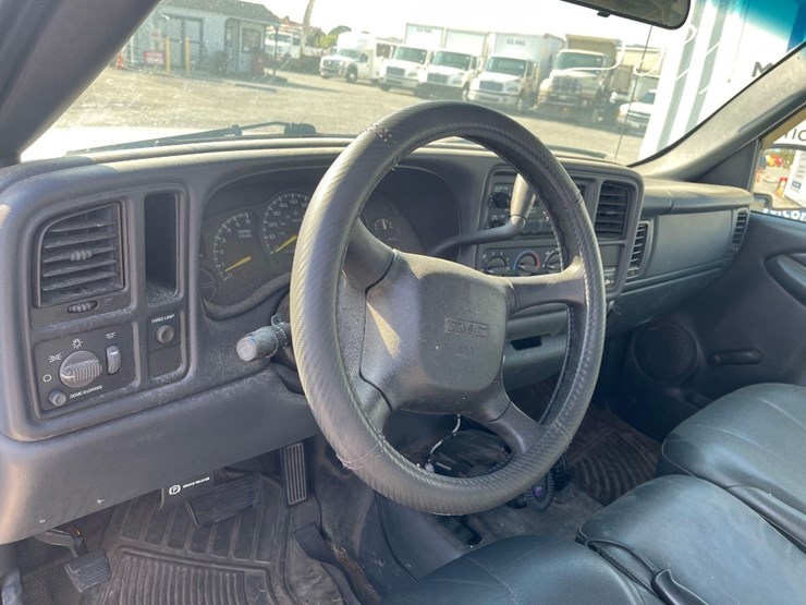 2000-gmc-new-sierra-sl-4wd-pickup-truck-with-snowplow-attachment-image-7