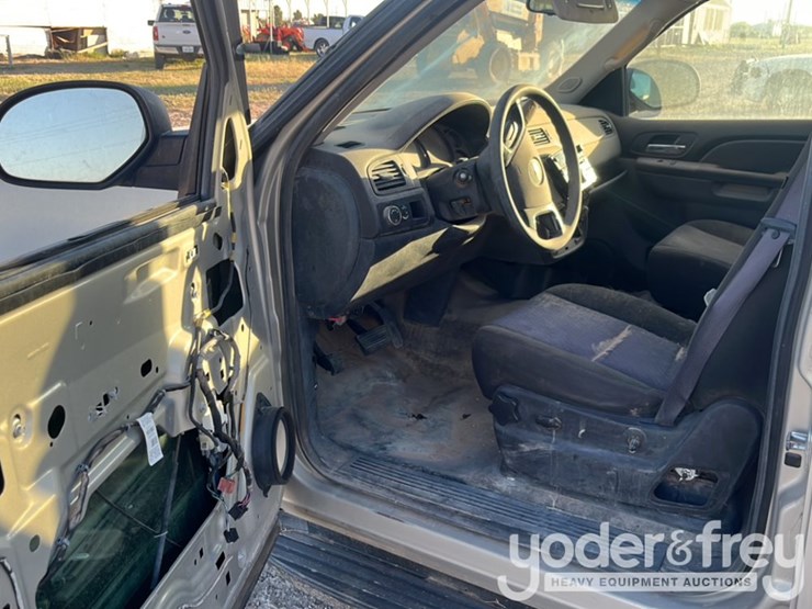2012-chevrolet-tahoe-image-12