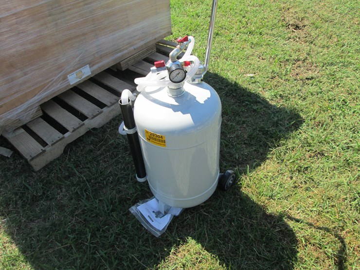 #29304-•-roughneck-8-601-pneumatic-oil-dispenser-image-1