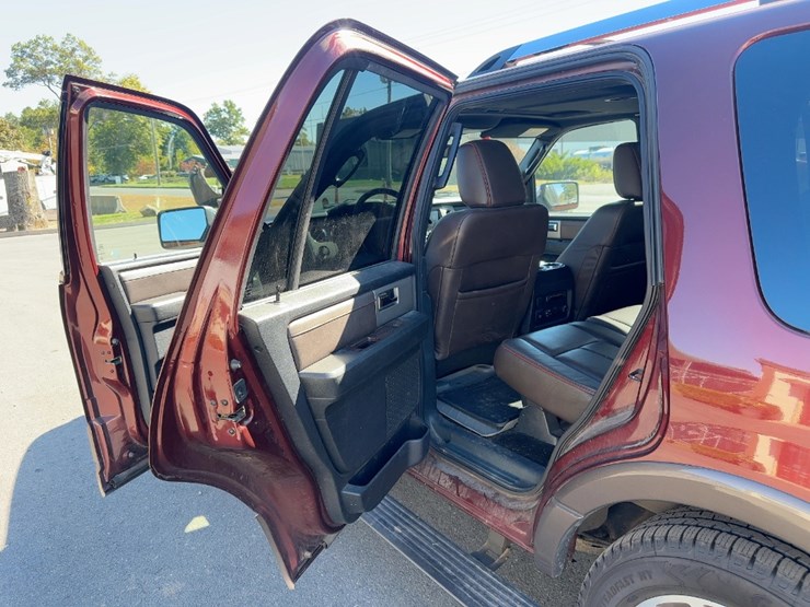 2015-ford-expedition-image-14