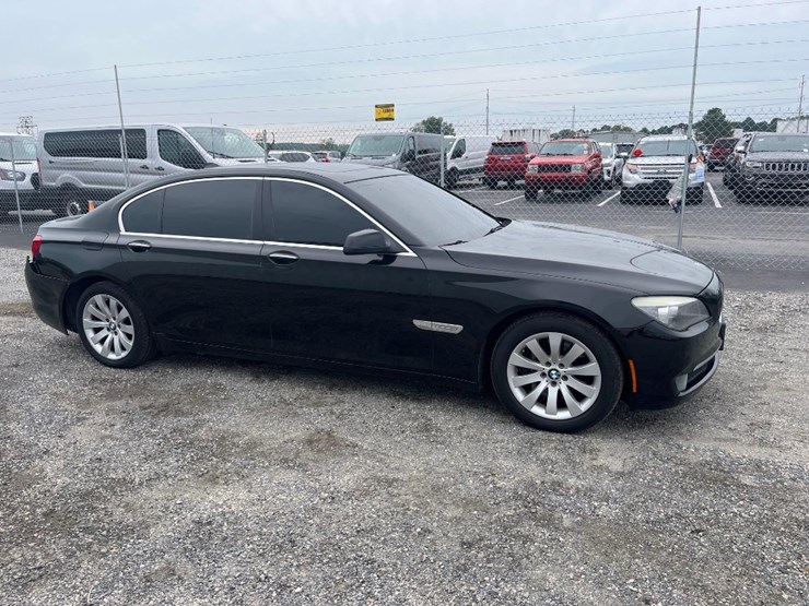 2011-bmw-7-series-750-li-sedan-image-4