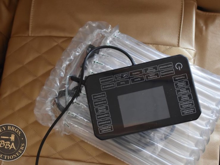 future-massage-chair-with-digital-remote,-serial-number-9303-image-5