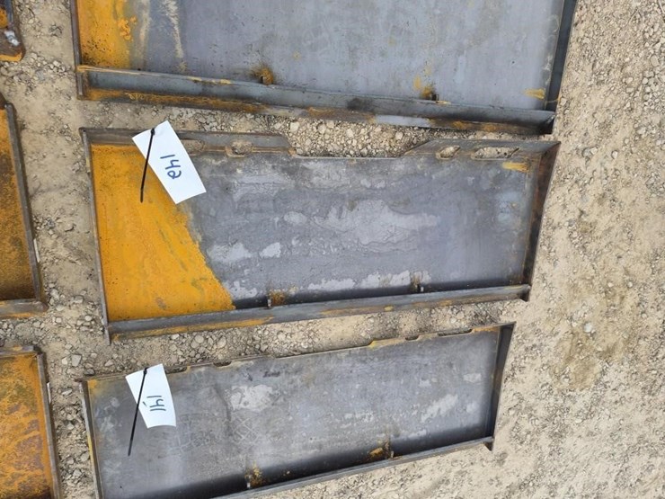 heavy-duty-skid-steer-mounting-plate-image-1