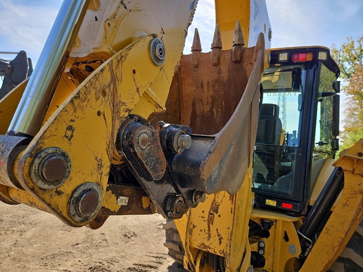 2022-caterpillar-440-image-20