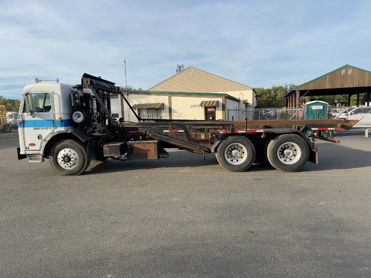 2002-peterbilt-320-image-2