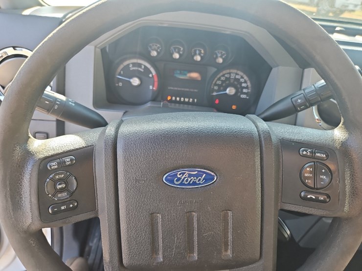 2015-ford-f350-xlt-image-26