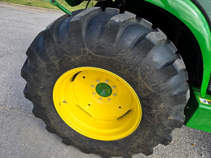john-deere-4044r-image-42