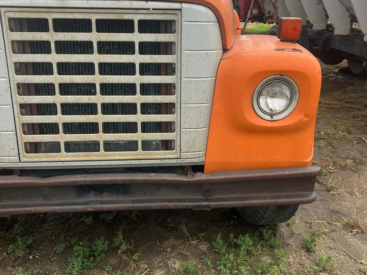 vintage-ih-truck,-not-running-image-4
