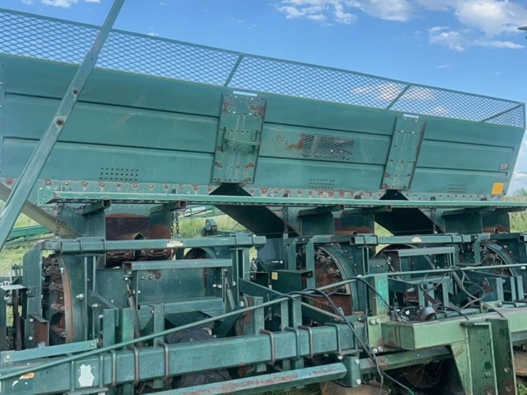 6-row-lockwood-model-603-accumatic-potato-planter-image-9