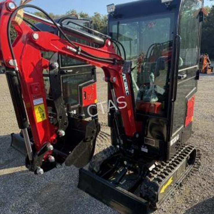 #39 • Mini Excavator - Gas - Model: 13C-R