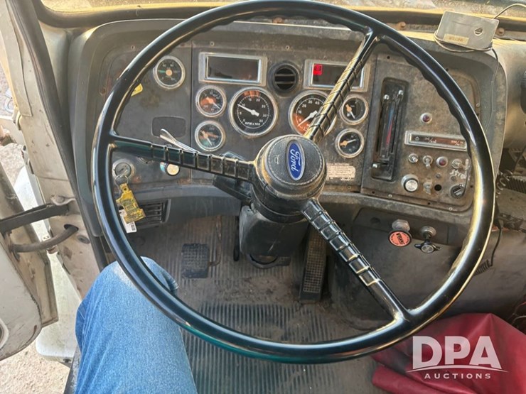 ford-l8000-image-45