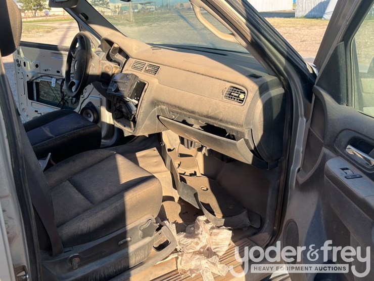 2012-chevrolet-tahoe-image-17