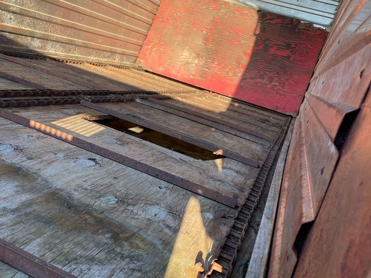 h&s-silage-box-on-knowles-tandem-running-gear-image-25