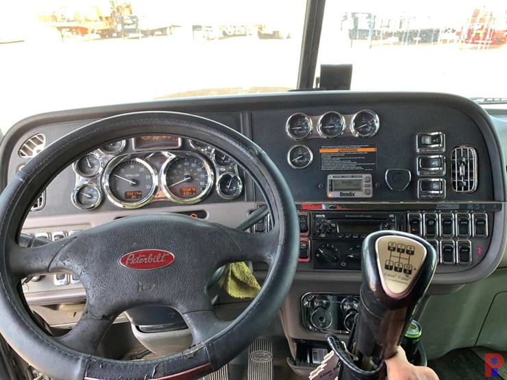 2012-peterbilt-386-image-11