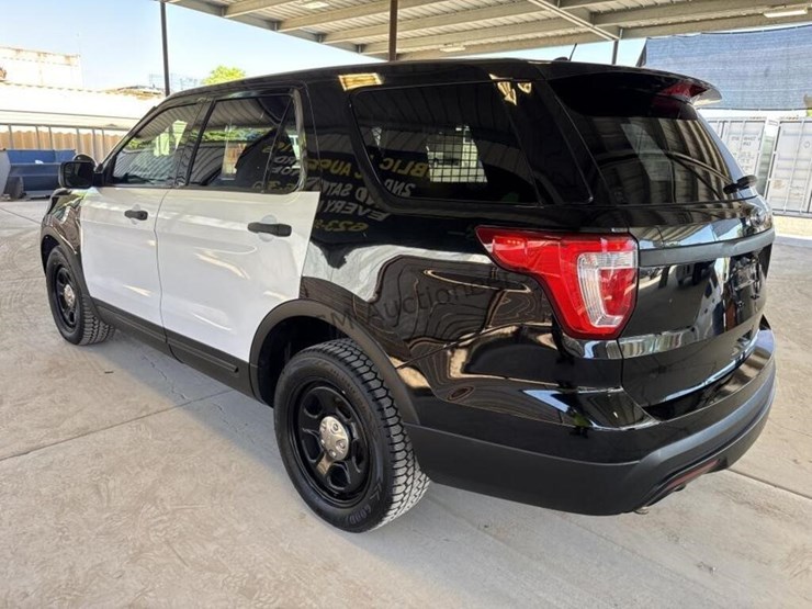 2017-ford-explorer-image-5