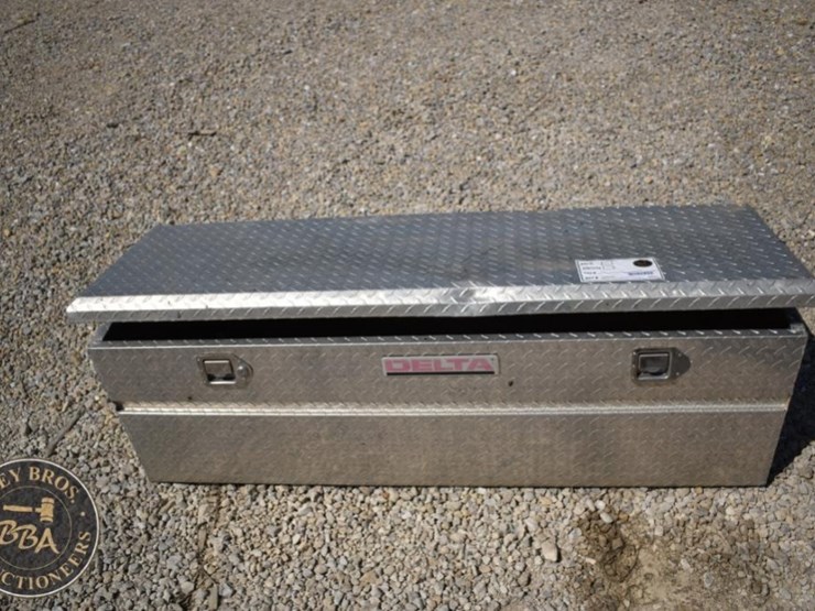 delta-aluminum-truck-tool-box,-silver,-dual-lock-handles-image-1