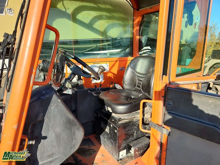 2010-jlg-g10-55a-image-10