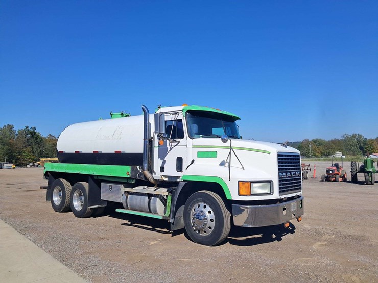 2000-mack-ch-tanker-truck-image-3