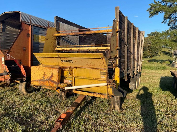 papec-tandem-axle-silage-wagon-image-2