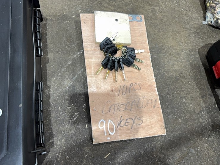 new-(10)-caterpillar-keys-new-support-equipment-image-1