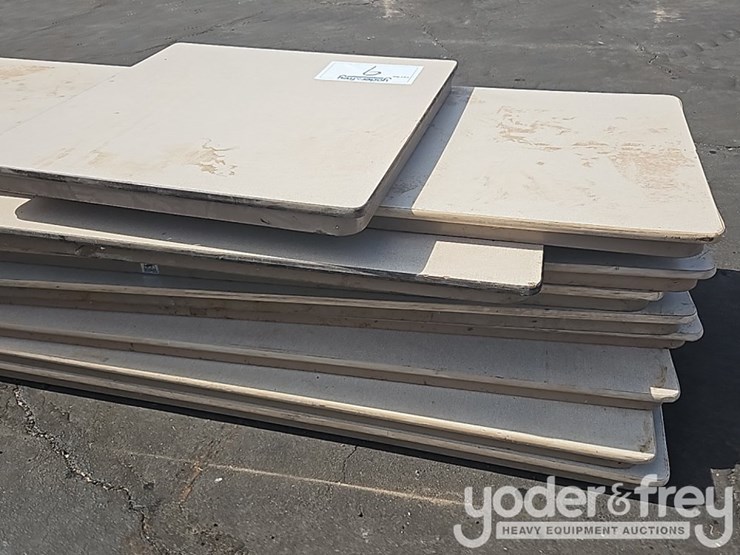 folding-tables-(10-of)-image-4