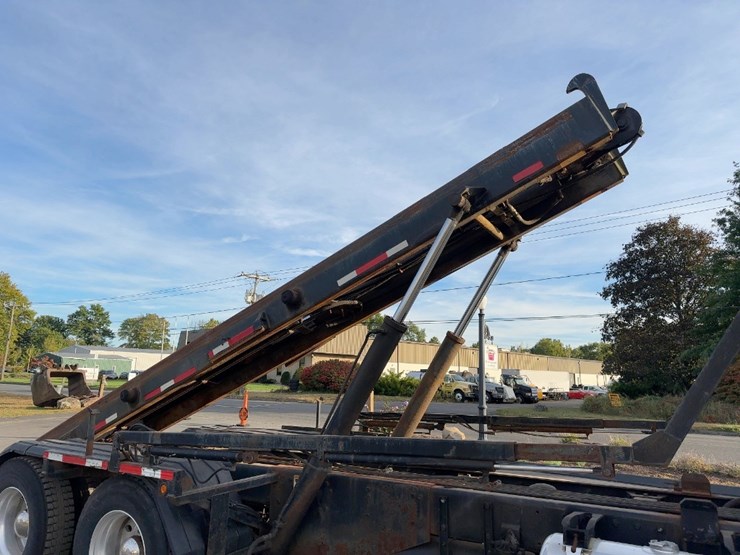 2002-peterbilt-320-image-20
