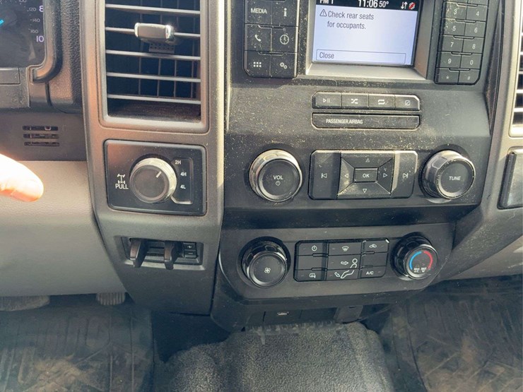2021-ford-f250-image-26
