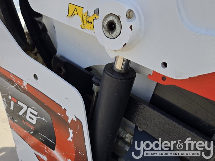 2022-bobcat-t76-image-35