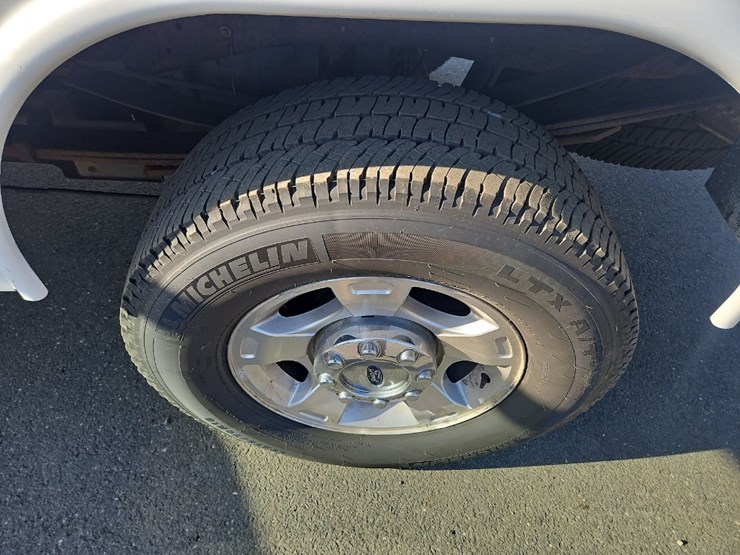 2015-ford-f350-xlt-image-11