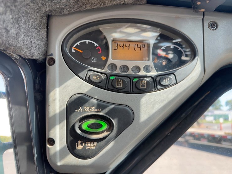 2009-bobcat-s160-image-20