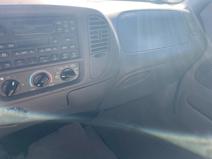2001-ford-f150-xlt-image-24