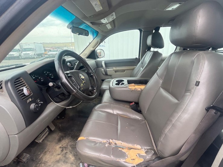 2011-chevrolet-silverado-1500-image-8