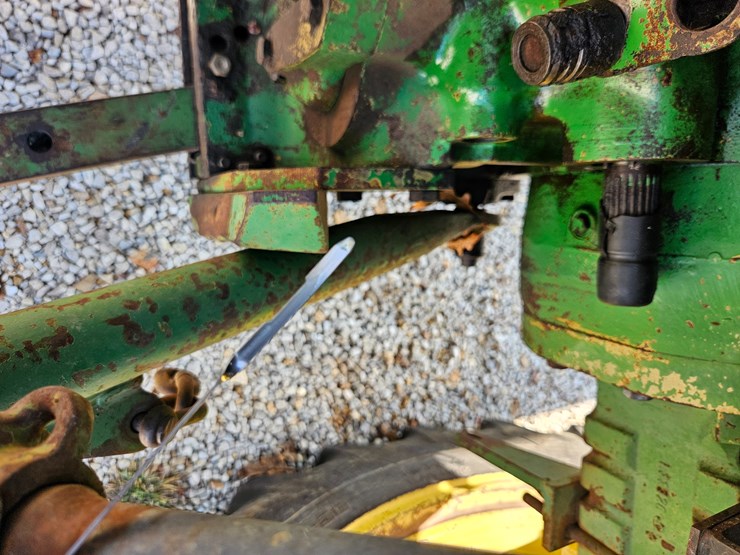 john-deere-3040-image-60