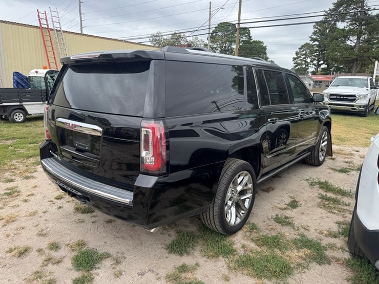 2019-gmc-yukon-xl-denali-image-3