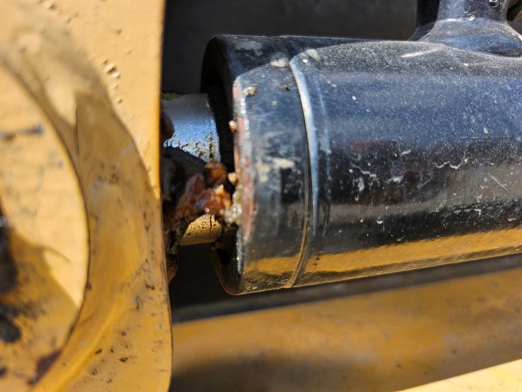 caterpillar-247b-image-75